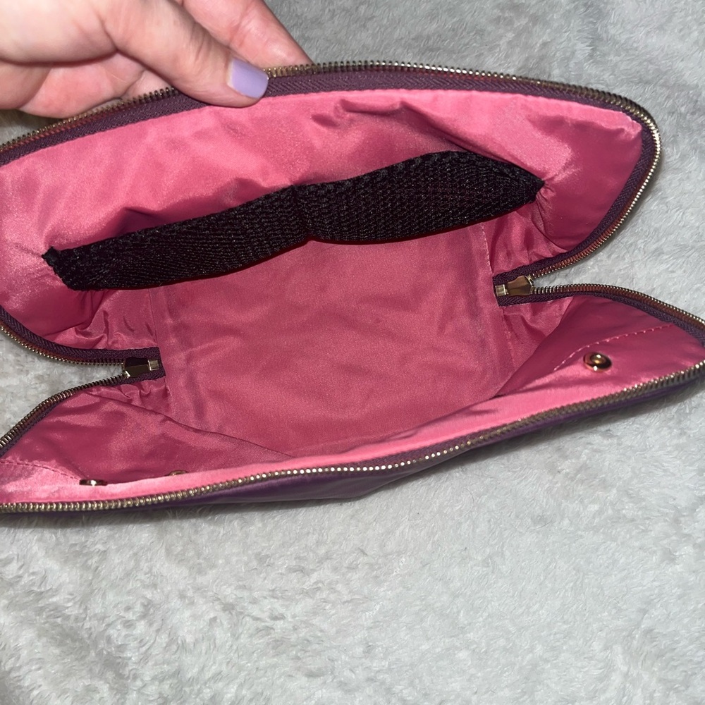 KUSSHI SIGNATURE MAKEUP BAG - Picture 7 of 7